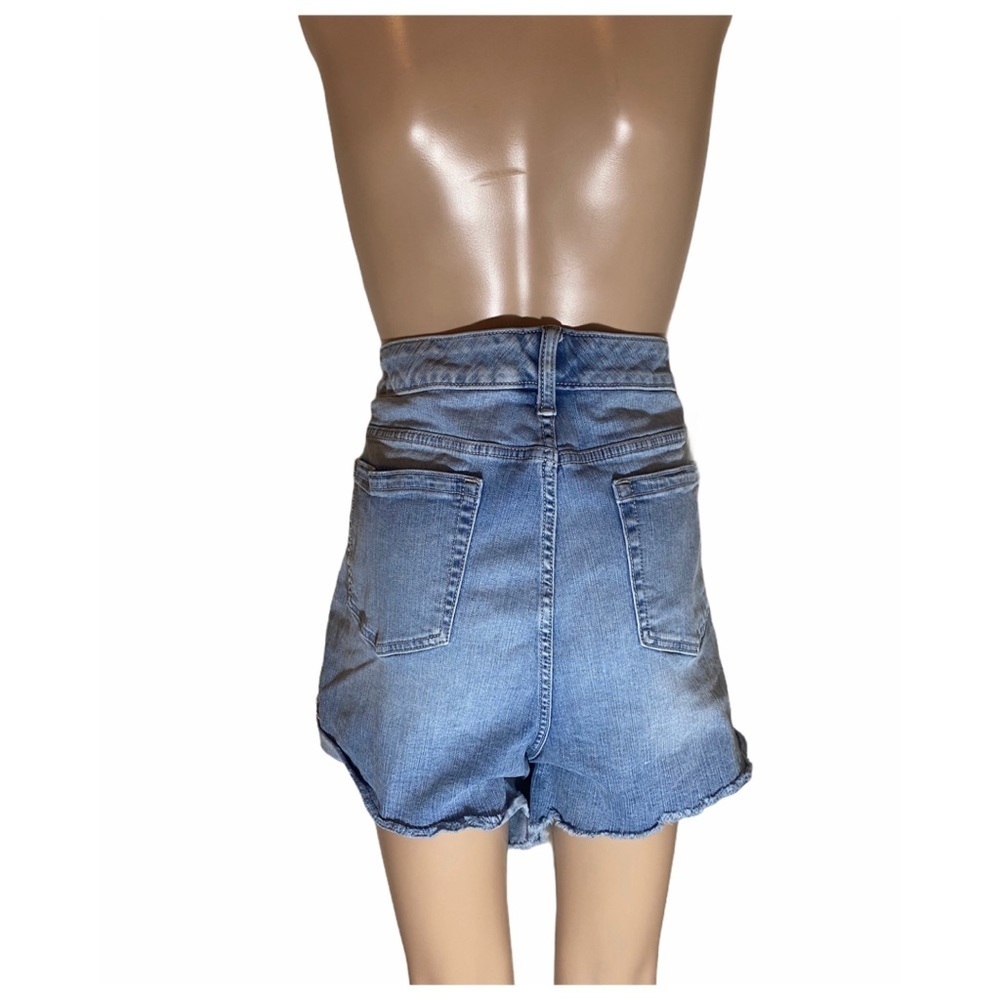 Torrid Plus Size Denim Shorts Size 24 High Rise Frayed Hem Casual Summer - Picture 6 of 7